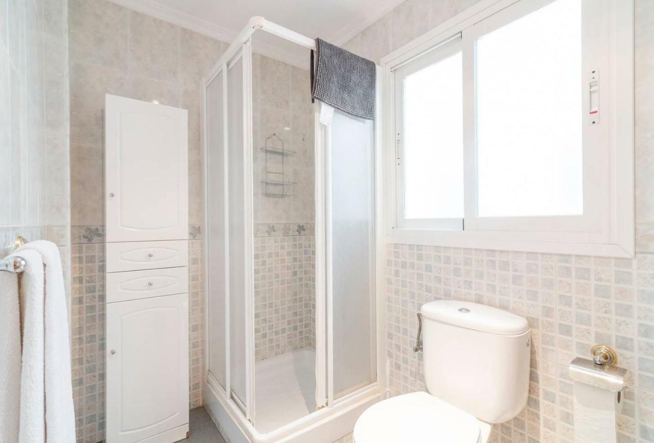 Apartamentos Vicenta Carihuela By Playa Miguel Torremolinos Esterno foto